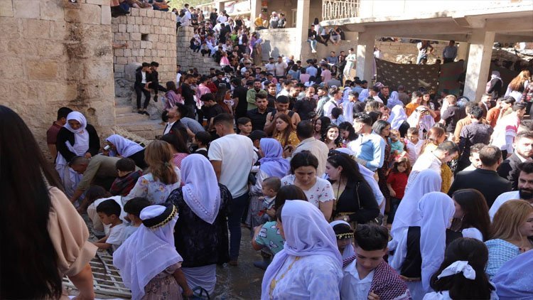 Dünyanın dört bir yanından gelen Ezidi Kürtler, Laleş’i ziyaret etti