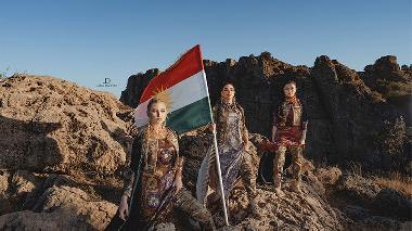 Ünlü Kürt modacı son tasarımını Jina Emini’ye adadı