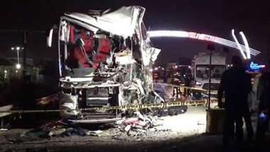 Batman’da otobüs ile TIR çarpıştı: 2 ölü, 21 yaralı