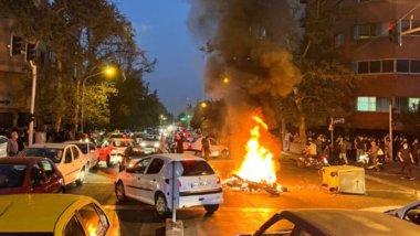 Mahabad’da birçok devlet kurumu ateşe verildi