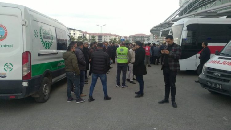 Ağrıda kazada yaşamını yitirenlerin cenazesi ailelerine teslim edildi
