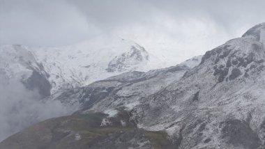 Van ile Muş'ta kar ve sis etkili oldu