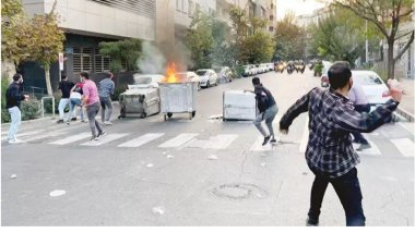 İran gösterileri bastırmak için ağır silahlar kullanıyor