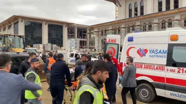 Batman'da cami inşaatının iskelesi çöktü; 1 işçi yaşamını yitirdi çok sayıda yaralı