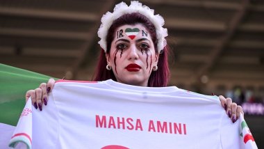 İranlı taraftarlardan Galler maçında göstericilere destek