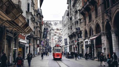 İstiklal Caddesi’nde sergi, stant, sokak müziği yasaklandı