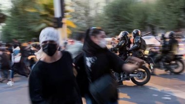 Mahabad Milletvekili: Kürt şehirlerindeki gösterilerde 105 kişi öldürüldü