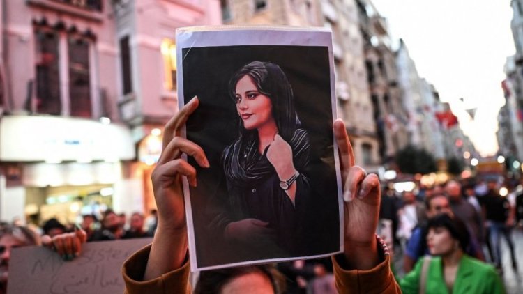 İran'da yabancı medyaya haber veren idamla yargılanabilir