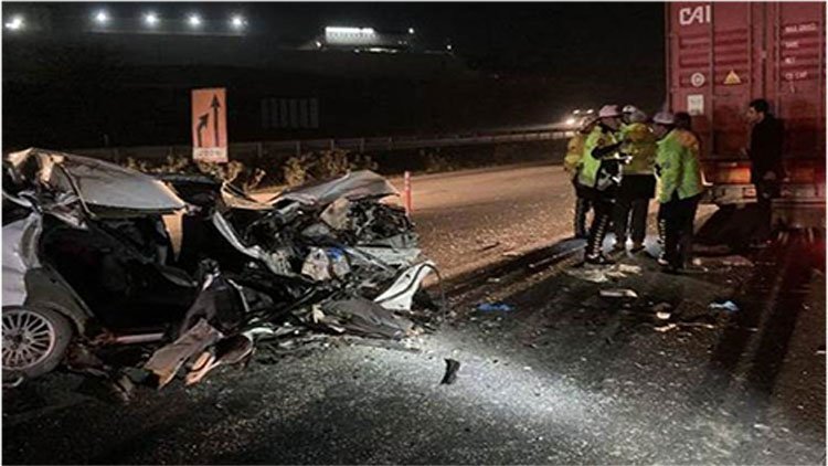 Antep'te tırla otomobil çarpıştı: 2 ölü, 5 yaralı