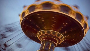 Tahran'da bir lunapark 'başörtüsü kuralına uyulmadığı' için mühürlendi