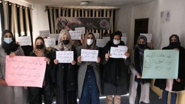 Afgan kadın öğrencilerden üniversitede eğitim yasağına tepki