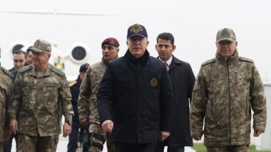 Hulusi Akar ve TSK komutası Suriye sınırında