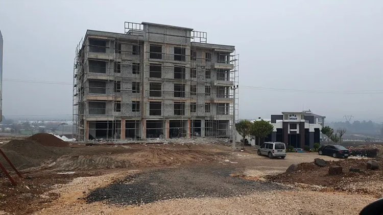 Diyarbakır: İnşaattan düşen işçi ağır yaralandı