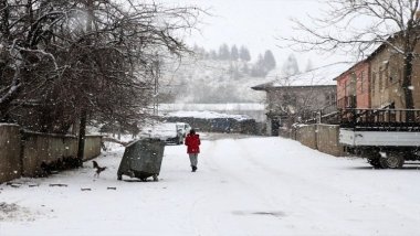 Dersim ve Malatya'da kar yağışı nedeniyle yollar kapandı