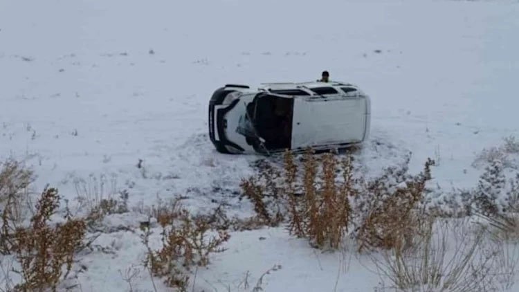 Van’da 2 kazada 13 kişi yaralandı