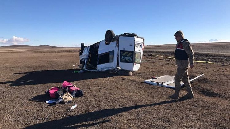 Kars'ta okul servisi devrildi; Ölü ve yaralı öğrenciler var