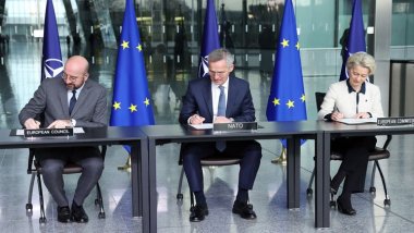NATO ve AB ortak tehditlere karşı işbirliği bildirisi imzaladı