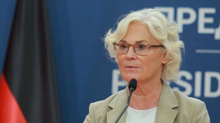 Almanya Savunma Bakanı Lambrecht istifa etti