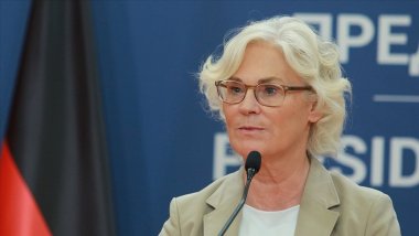 Almanya Savunma Bakanı Lambrecht istifa etti