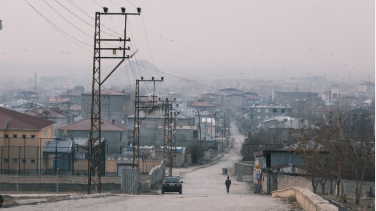 Van’da hava kirliliği: Halk yoksulluktan plastik atık yakıyor