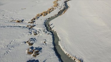 Van'da akarsuların yüzeyi buzla kaplandı