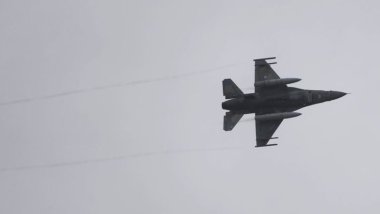 Yunanistan'a ait savaş uçağı denize düştü