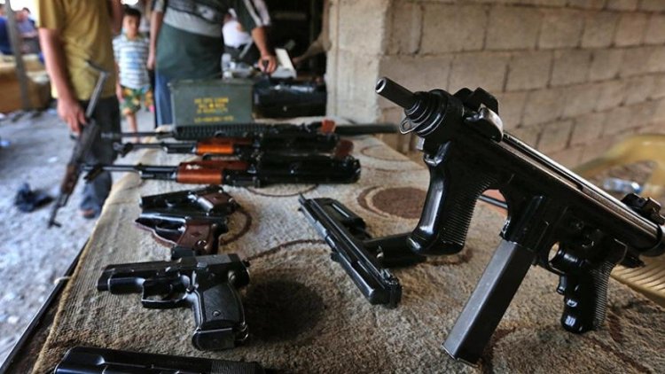 Kerkük'te sivillerin elindeki silahlar toplanıyor