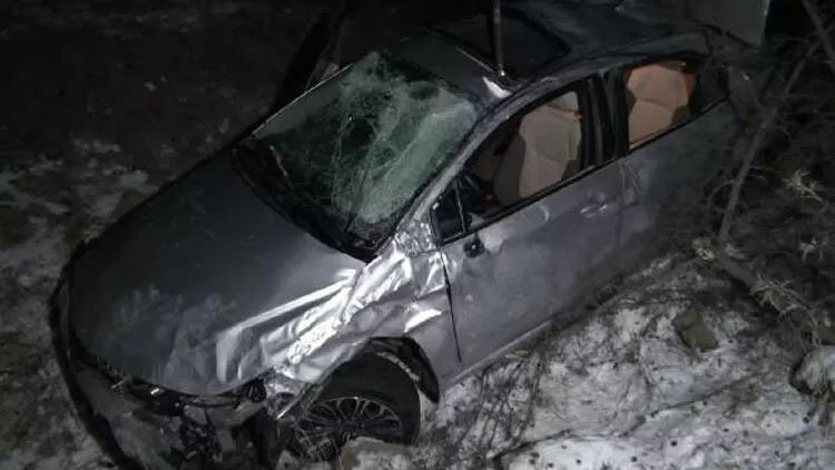 Depremzedelerin bulunduğu otomobil şarampole devrildi: 6 yaralı