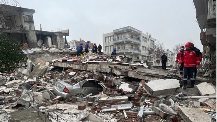 80. saatte Maraş'ta baba ve kızı kurtarıldı