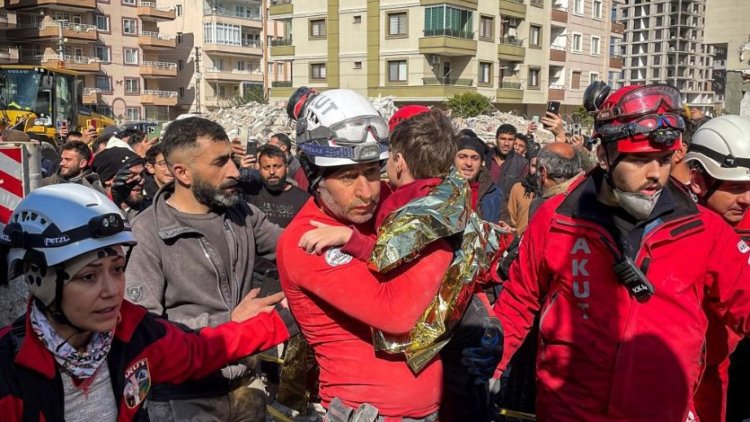 Deprem bölgesinde en az 168 çocuk için arama ilanı var 