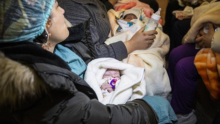 Depremlerden etkilenen bölgelerdeki 1362 refakatsiz çocuğun 369'u ailelerine teslim edildi