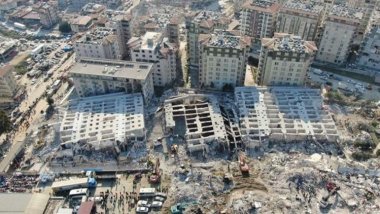 Rönesans Rezidans'la ilgili vahim iddia: Toplanma alanındakilerin üzerine yıkıldı