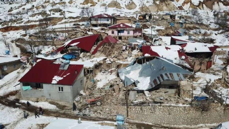 130 haneli köyde sadece 20 ev ayakta kaldı