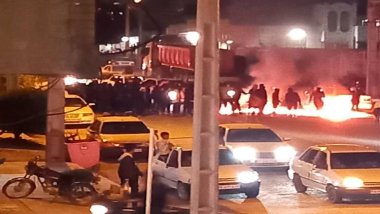 İran’da birçok şehir yeniden geniş çaplı protestolara sahne oluyor