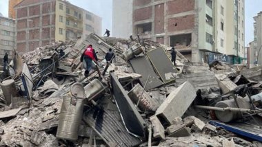 Elazığ’da acil yıkılacak ve ağır hasarlı binalara girişler yasaklandı