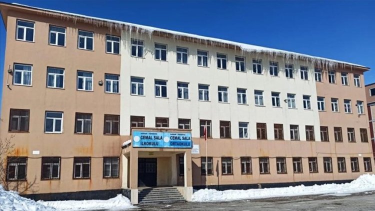Hakkari'de risk taşıyan 3 okul tahliye edildi