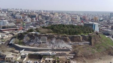 Asurlardan kalma tarihi Siverek Kalesi yıkıldı