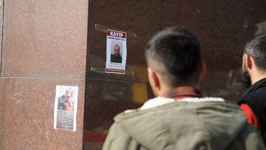 Depremde kaybolan yakınlarını ilanla arıyorlar