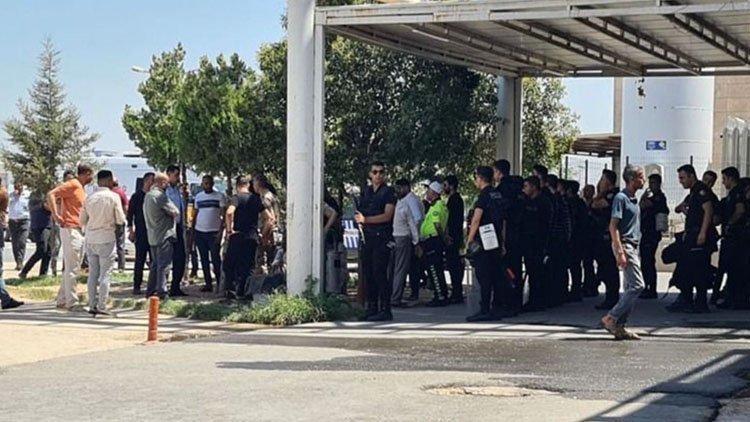 Urfa’nın ilçesinde aşiret kavgası! Taş ve sopalar havada uçuştu!