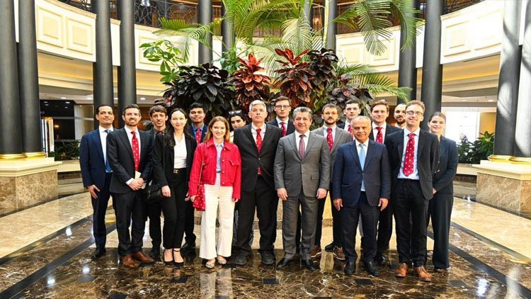 Başbakan Mesrur Barzani, Viyana Diplomasi Akademisi öğrencileriyle görüştü