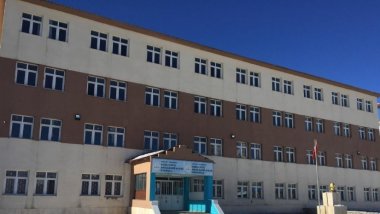 Yüksekova’da çok sayıda öğrenci zehirlendi!