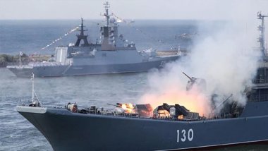 Rusya, Çin ve İran'dan sıcak sularda gövde gösterisi