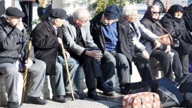 1 milyon 632 bini aşkın yaşlı tek yaşıyor