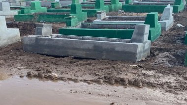 Diyarbakır’da yağmur sonrası depremzedelerin mezarları çöktü