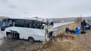 Van'da sporcuları taşıyan midibüs devrildi: 11 yaralı