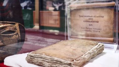 İnsan derisiyle kaplı 5 asırlık el yazması gizemini koruyor