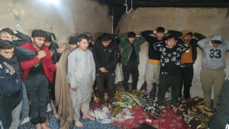 Van'da tandır evinde 20 düzensiz göçmen yakalandı