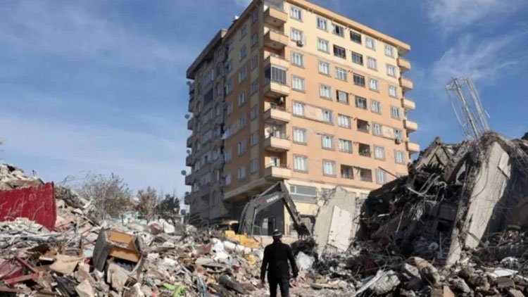 Soylu depremde can kaybının yükseldiğini açıkladı