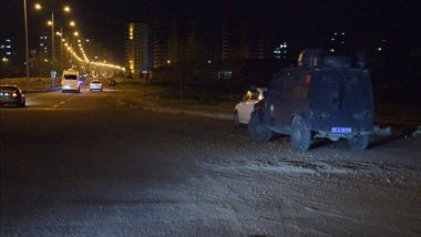 Diyarbakır’da devriye gezen polis aracına silahlı saldırı: 2 gözaltı