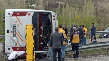  Sivas'ta minibüs devrildi: 10 yaralı 